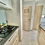 Neon 2 - Fast Wifi 70'tv Netflix Hbo Max Appletv+ * Warsaw