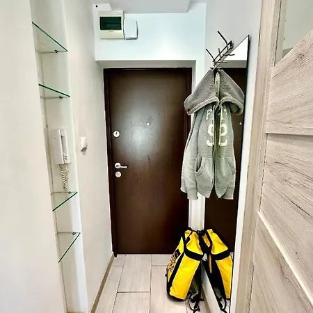 Apartment Neon 2 - Fast Wifi 70'tv Netflix Hbo Max Appletv+ *