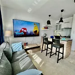 Neon 2 - Fast Wifi 70'tv Netflix Hbo Max Appletv+