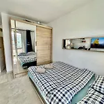 Neon 2 - Fast Wifi 70'tv Netflix Hbo Max Appletv+ Lejlighed Warszawa